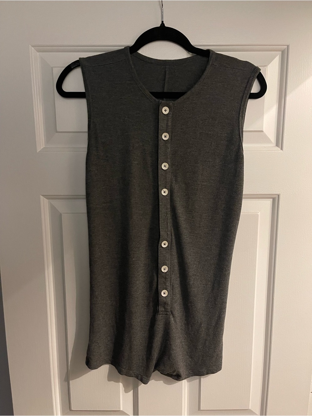 Mens size small N2N singlet. Sleeveless Button-Front Women's Top - Charcoal Gray
